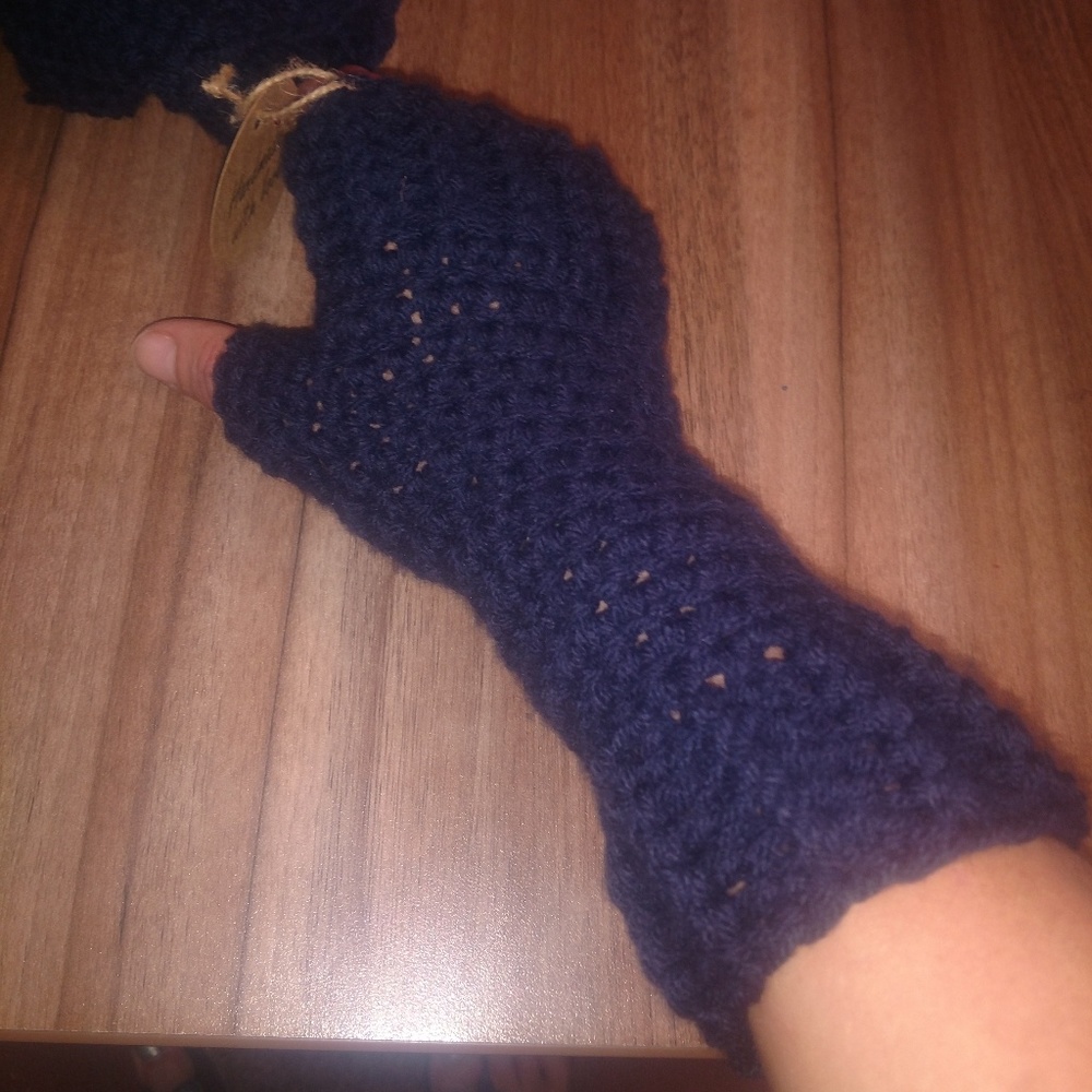 Fingerless gloves/hamdwarmers - Picture 3 of 3